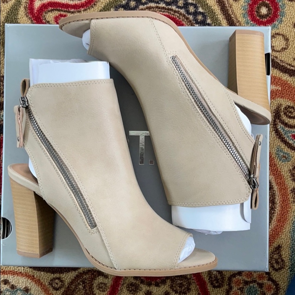 Apt 9. Women’s Open-Toe Block Bootie Size 7.5 Nude